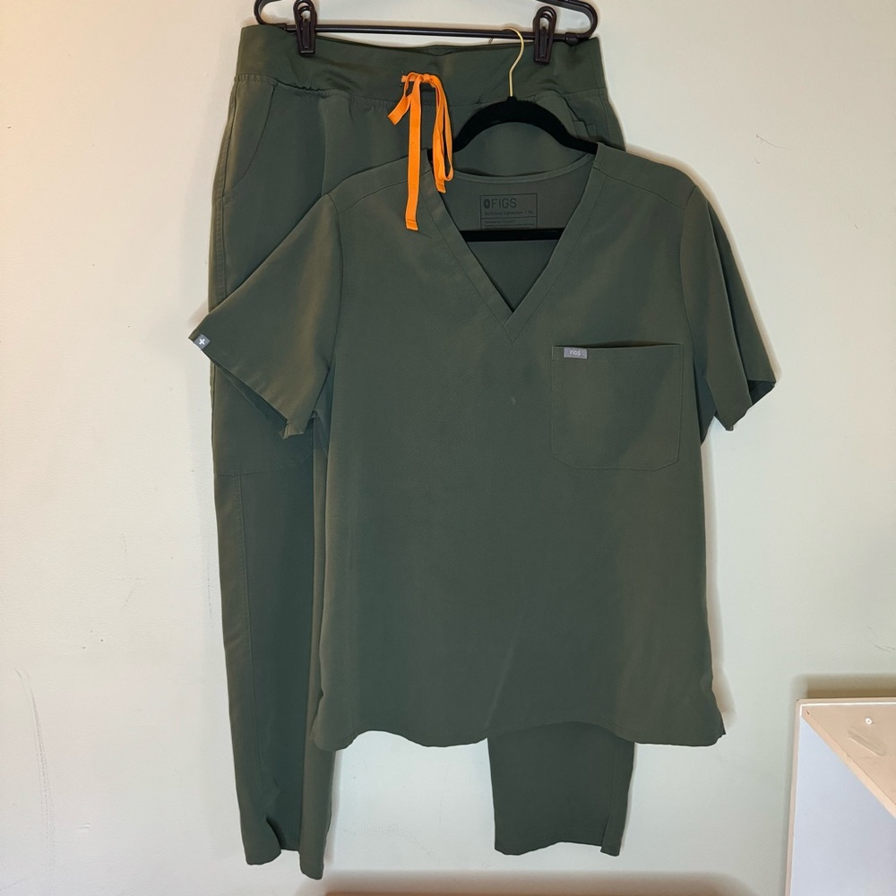 Figs set size XL bonsai green with orange tie set